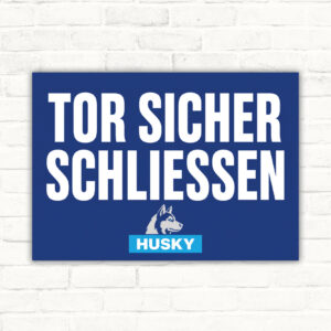 Hundeschild „Warnung! Tor bitte sicher schließen.“ mit Husky mit gut lesbarem Motiv und klarer Beschriftung als bedrucktes Schild aus Aluminium-Verbundplatte.