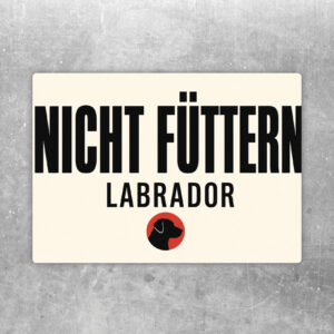 Querformatiger Aufkleber mit Labrador-Silhouette, Napf-Symbol und Text Bitte nicht ungefragt füttern in Grün und Schwarz.