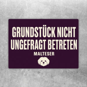 Aufkleber mit Text Vorsicht! Grundstück bitte nicht ungefragt betreten, Hundemotiv in Beige, Grün und Schwarz.