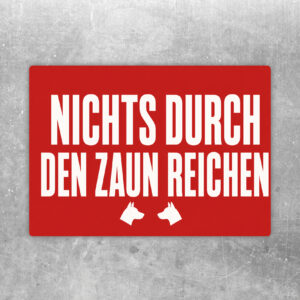 Aufkleber mit Achtung-Schriftzug, Hunden hinter Zaun und Hinweis: Bitte nichts durch den Zaun reichen.