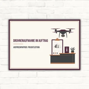 Drohnenaufnahme im Auftrag Schild mit Text Ansprechpartner Projektleitung und Illustration von Drohne über Planungstisch.