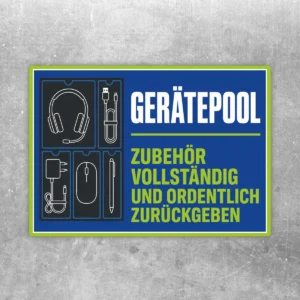 Blauer Gerätepool Aufkleber mit Zubehör-Icons und Hinweis, Zubehör vollständig und ordentlich zurückzugeben.