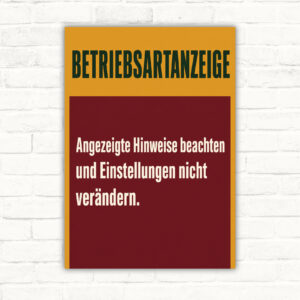 Betriebsartanzeige Schild mit Text „Angezeigte Hinweise beachten und Einstellungen nicht verändern“ im Hochformat.