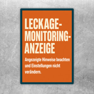 Leckage-Monitoring Aufkleber in Beige und Braun mit Hinweistext, Tropfensymbolen und dekorativem Rahmen.