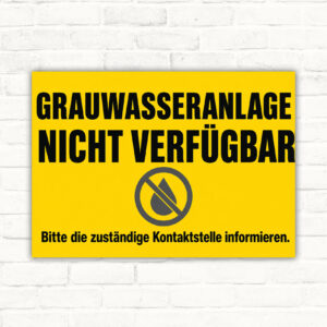 Grauwasseranlage nicht verfügbar Schild mit Kontaktstellen-Hinweis, bordeauxrotem Text und Technikillustration im Querformat.