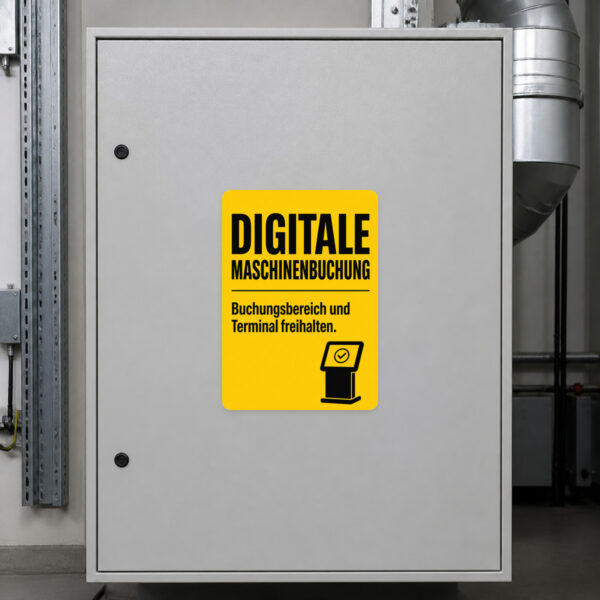 KI-generiertes Anwendungsbeispiel: Aufkleber Digitale Maschinenbuchung an Wand neben freizuhaltendem Terminalbereich.