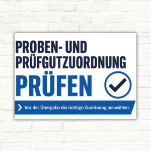 Hinweisschild Proben- und Prüfgutzuordnung prüfen mit gut lesbarem Motiv und klarer Beschriftung als bedrucktes Schild aus Aluminium-Verbundplatte.