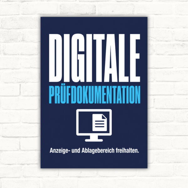 Hochformatiges Schild mit Text „Digitale Prüfdokumentation“ und Hinweis „Anzeige- und Ablagebereich freihalten“.