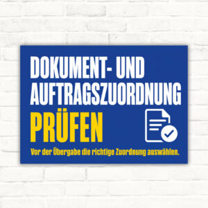 Hinweisschild mit Text „Dokument- und Auftragszuordnung prüfen“ und Dokumentgrafik für Übergabebereiche.