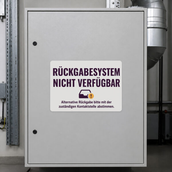 KI-generiertes Anwendungsbeispiel: Rückgabesystem nicht verfügbar Aufkleber auf grauer Fläche mit Hinweis zur Kontaktstelle.