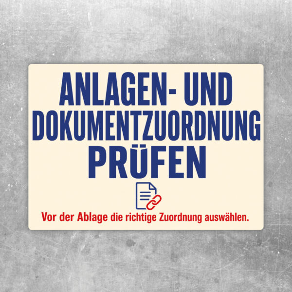 Dokumentzuordnung prüfen Aufkleber im Querformat mit rotem Prüfen-Hinweis, Anlage und Dokumentablage-Grafik.