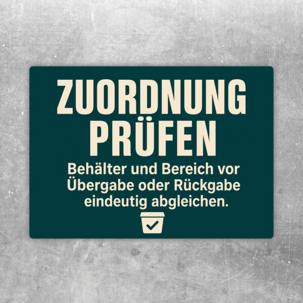 Zuordnung prüfen Aufkleber mit Behälter, Pfeilen, Händen und Haken für Übergabe- und Rückgabestellen im Betrieb.