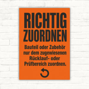 Rücklauf Schild „Richtig zuordnen“ für Bauteile und Zubehör mit gut lesbarem Motiv und klarer Beschriftung als bedrucktes Schild aus Aluminium-Verbundplatte.