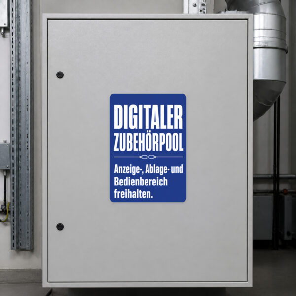 KI-generiertes Anwendungsbeispiel: Digitaler Zubehörpool Aufkleber auf Metallfläche mit Symbolen für Anzeige und Zubehör.