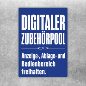Digitaler Zubehörpool Aufkleber in Weiß, Dunkelblau und Türkis mit Hinweis zum Freihalten von Anzeige und Ablage.
