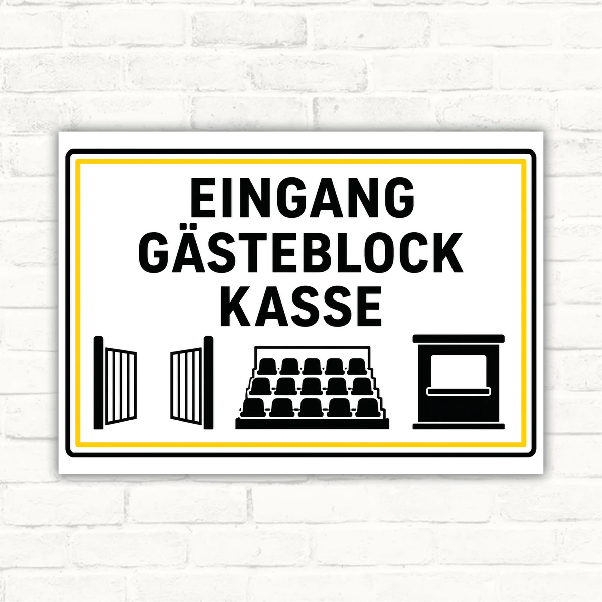 Hinweisschild mit der Aufschrift Eingang Gästeblock Kasse, schwarzer Text, gelber Rahmen und Piktogrammen als Türschild.
