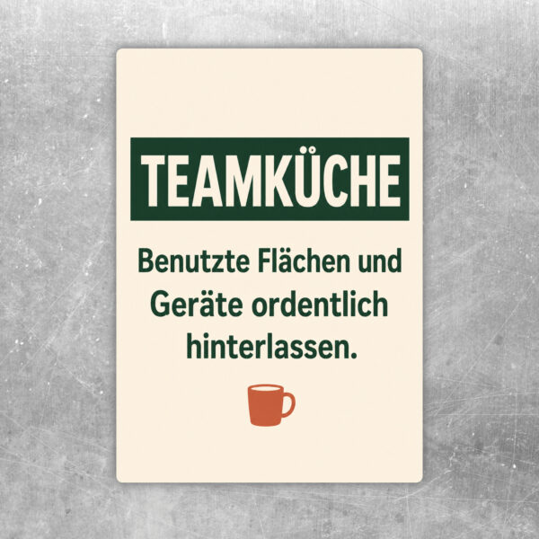 Teamküche Aufkleber mit Retro-Küchenmotiv und Hinweis, benutzte Flächen und Geräte ordentlich zu hinterlassen.