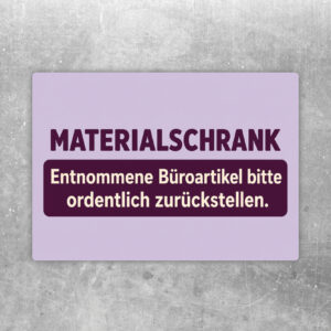 Materialschrank Aufkleber im Querformat mit Büroartikeln und Hinweis zum ordentlichen Zurückstellen.