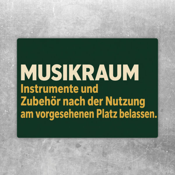 Querformatiger Musikraum Aufkleber mit Instrumenten, Zubehör und Hinweis zum Belassen am vorgesehenen Platz.