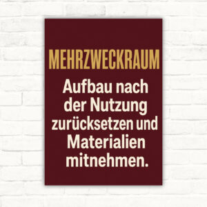 Mehrzweckraum Schild mit Text „Aufbau nach der Nutzung zurücksetzen und Materialien mitnehmen“ als bedrucktes Hinweisschild.