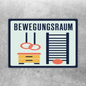 Bewegungsraum Aufkleber mit Sprossenwand, Turnringen und farbigem Kinder-Design in Hochformat für Innenräume.