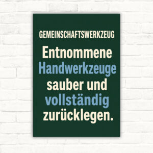 Gemeinschaftswerkzeug Schild mit Text „Entnommene Handwerkzeuge sauber und vollständig zurücklegen“ in Werkzeugtafel-Optik.