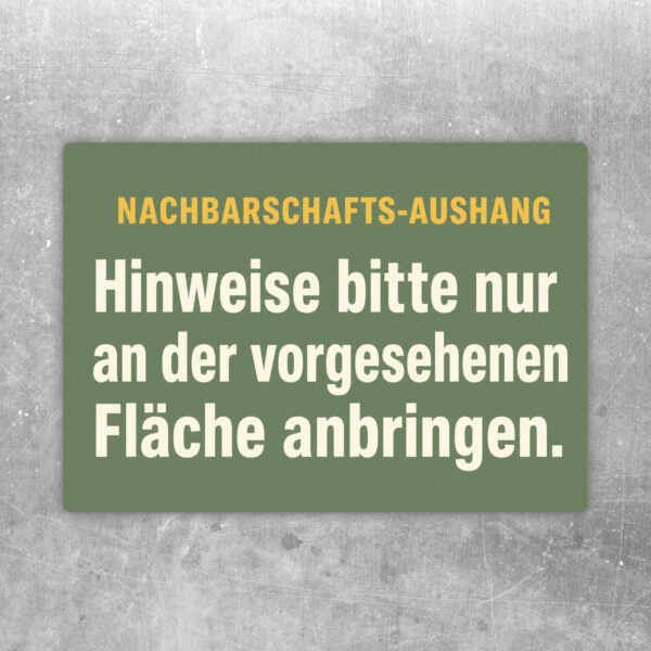 Nachbarschafts-Aushang Aufkleber im Querformat mit illustrierter Pinnwand und Hinweis zur vorgesehenen Aushangfläche.