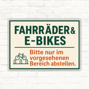 Fahrräder & E-Bikes Schild mit Wortlaut „Bitte nur im vorgesehenen Bereich abstellen“ als bedrucktes Hinweisschild.
