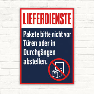 Lieferdienste Schild mit Text „Pakete bitte nicht vor Türen oder in Durchgängen abstellen“ und Flurmotiv.