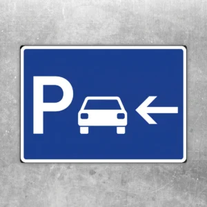 Blauer Parkplatzaufkleber mit weißem P, Auto-Symbol und linkem Pfeil für klare Stellplatzkennzeichnung.