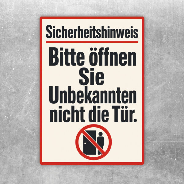Aufkleber mit Sicherheitshinweis „Bitte öffnen Sie Unbekannten nicht die Tür“ und Wohnungsflur-Motiv.