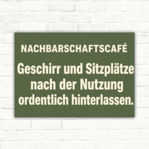 Nachbarschaftscafé Schild mit Text „Geschirr und Sitzplätze nach der Nutzung ordentlich hinterlassen“ im Querformat.