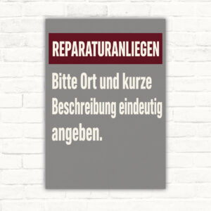 Reparaturanliegen Schild mit Text „Bitte Ort und kurze Beschreibung eindeutig angeben“ und Service-Szene am Tresen.