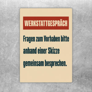 Werkstattgespräch Aufkleber mit Beratungsszene, Skizze und Modell in beige, dunkelblau, braun, rosa und grün.