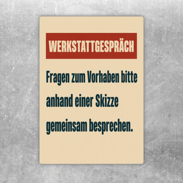 Werkstattgespräch Aufkleber mit Beratungsszene, Skizze und Modell in beige, dunkelblau, braun, rosa und grün.
