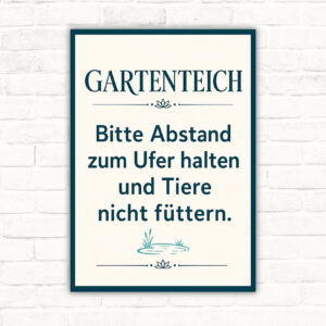 Gartenteich Schild mit Text „Bitte Abstand zum Ufer halten und Tiere nicht füttern“ und dekorativer Teichillustration.
