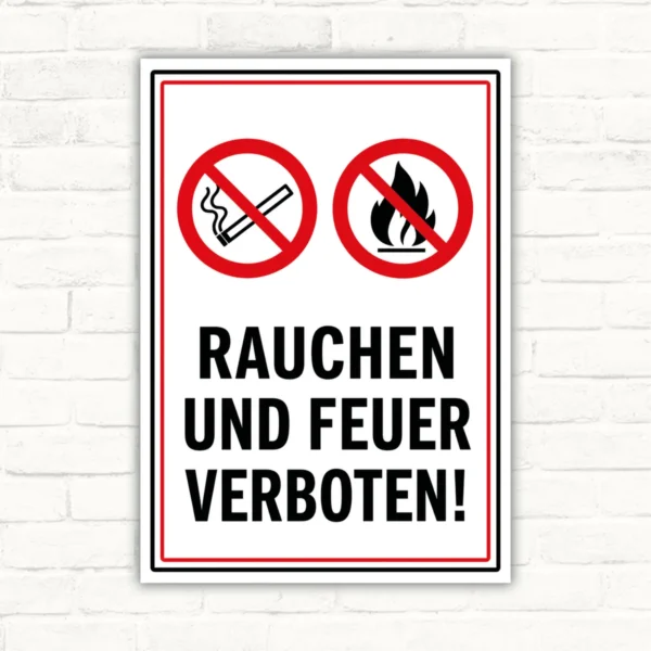 Rauchen und Feuer verboten Schild mit zwei Verbotszeichen und großem Text auf weißem Hintergrund als Verbotsschild.
