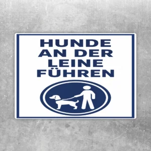 Blau-weißer Hunde an der Leine führen Aufkleber mit Hundesymbol und klarer Hinweisbotschaft im Hochformat.