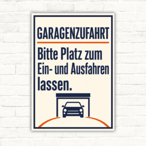 Garagenzufahrt Schild mit Garage, Auto und Text „Bitte Platz zum Ein- und Ausfahren lassen“ als bedrucktes Hinweisschild.