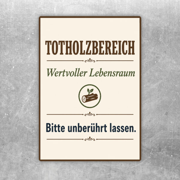 Totholzbereich Aufkleber mit Holzstämmen, Farnen und Text Wertvoller Lebensraum, Bitte unberührt lassen.