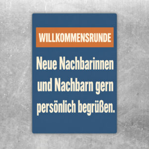 Willkommensrunde Aufkleber mit Nachbarschaftsgruppe vor Häusern und Text zum persönlichen Begrüßen neuer Nachbarn.