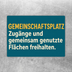 Gemeinschaftsplatz Aufkleber mit mediterraner Platzszene und Hinweis, Zugänge sowie gemeinsam genutzte Flächen freizuhalten.