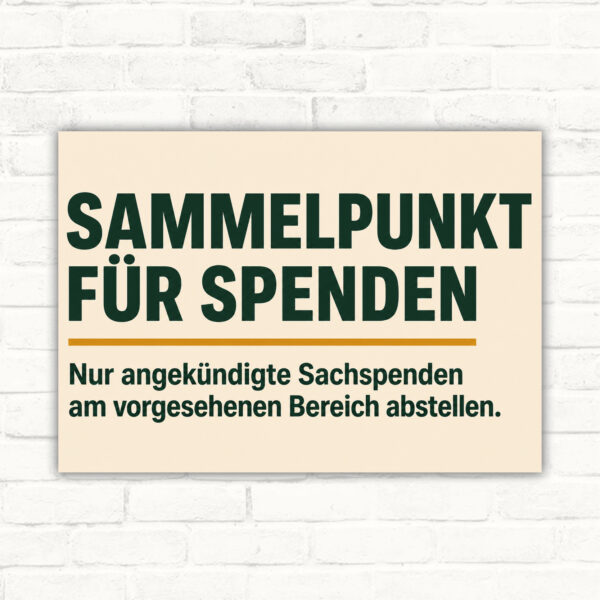 Sammelpunkt für Spenden Schild mit Wortlaut nur angekündigte Sachspenden am vorgesehenen Bereich abstellen.