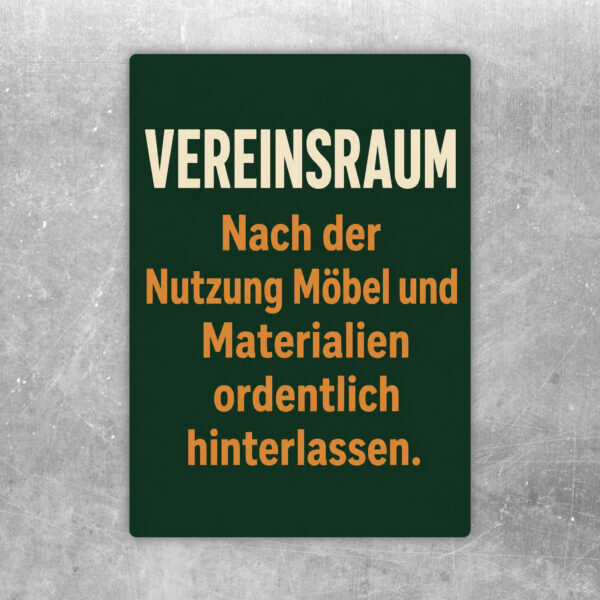 Vereinsraum Aufkleber mit Illustration von Regalen, Tischen und Hinweis zum ordentlichen Hinterlassen von Möbeln und Materialien.
