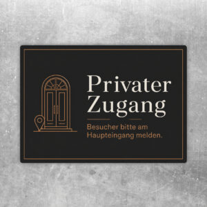 Privater Zugang Aufkleber mit Text Besucher bitte am Haupteingang melden und illustrativem Tor im Querformat.
