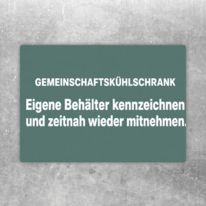 Gemeinschaftskühlschrank Aufkleber mit Hinweis zum Kennzeichnen und Mitnehmen eigener Behälter im Querformat.
