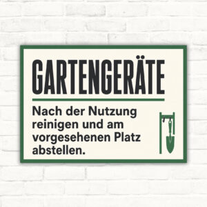 Gartengeräte Schild mit Text „Nach der Nutzung reinigen und am vorgesehenen Platz abstellen“ als Querformat-Hinweisschild.