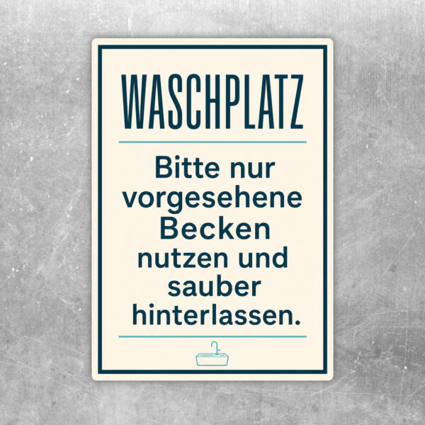 Waschplatz Aufkleber mit Illustration von Becken, blauem Rahmen und Hinweis zum sauberen Hinterlassen.