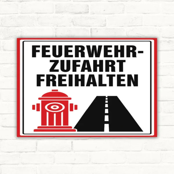 Feuerwehrzufahrt freihalten Schild mit gut lesbarem Motiv und klarer Beschriftung als bedrucktes Schild aus Aluminium-Verbundplatte.