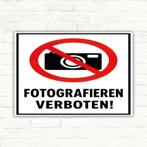 Fotografieren verboten Schild mit rotem Verbotszeichen und Kamerasymbol, Hochformat mit deutlichem Text.